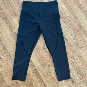 Zyia Crop | size 6-8